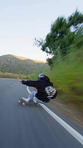 Viral di TikTok, Nenek 75 Tahun Jago Main Skateboard di Lapangan Kota – 10 Agustus 2025